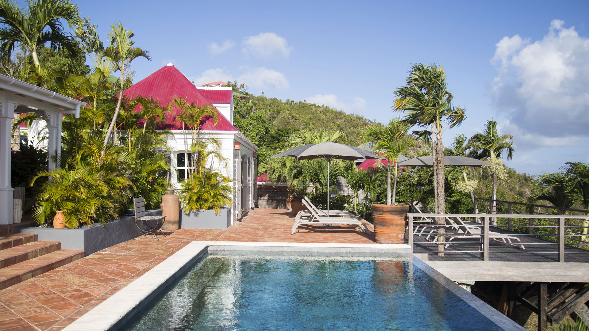 POOL & TERRACE
