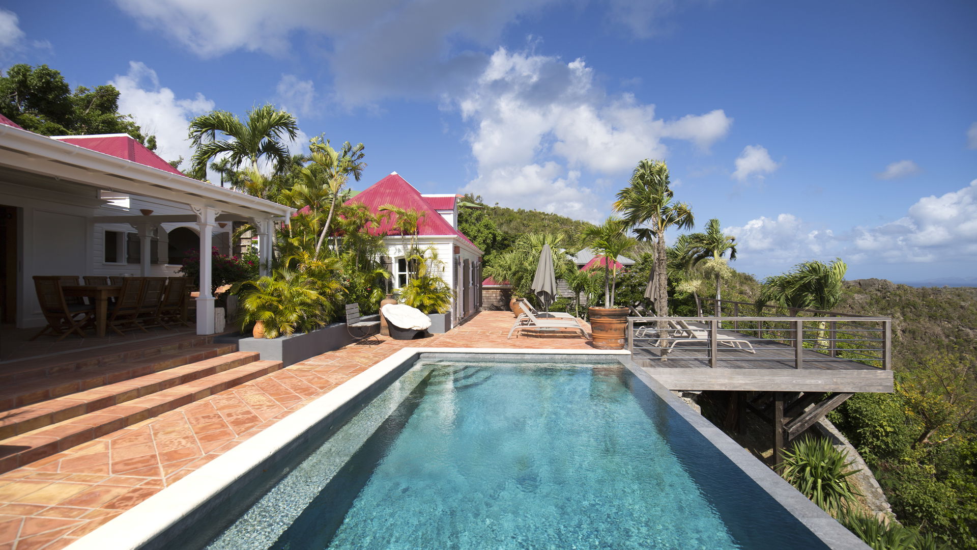 POOL & TERRACE