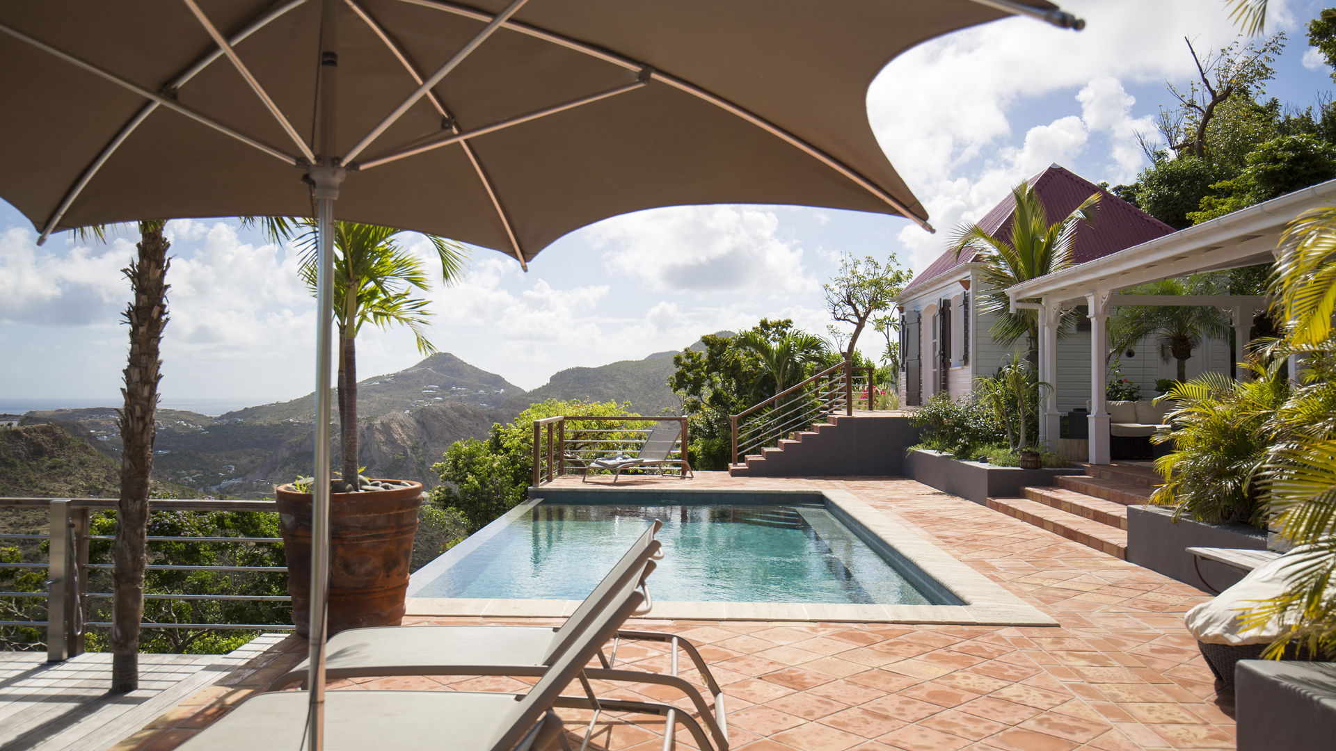 POOL & TERRACE