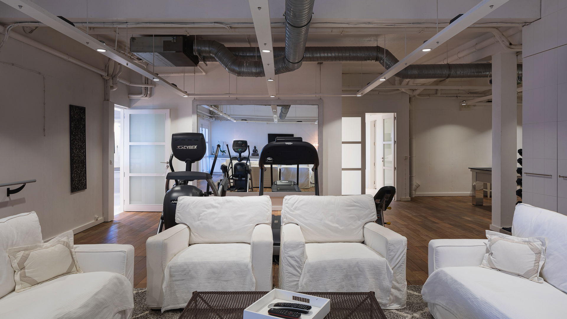 FITNESS & MASSAGE AREAS