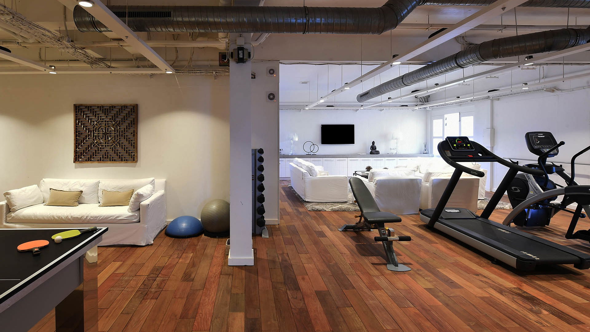 FITNESS & MASSAGE AREAS
