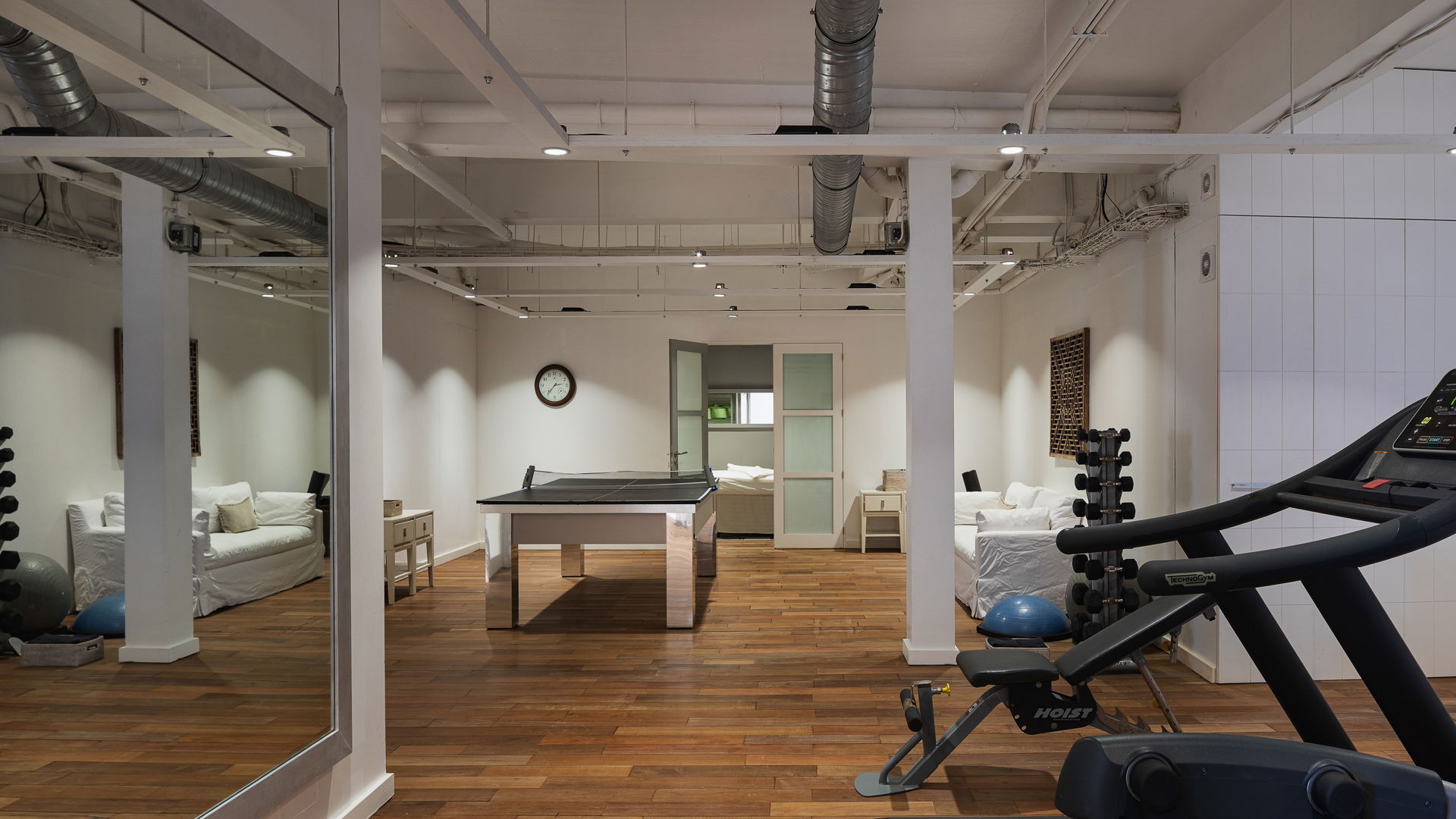 FITNESS & MASSAGE AREAS