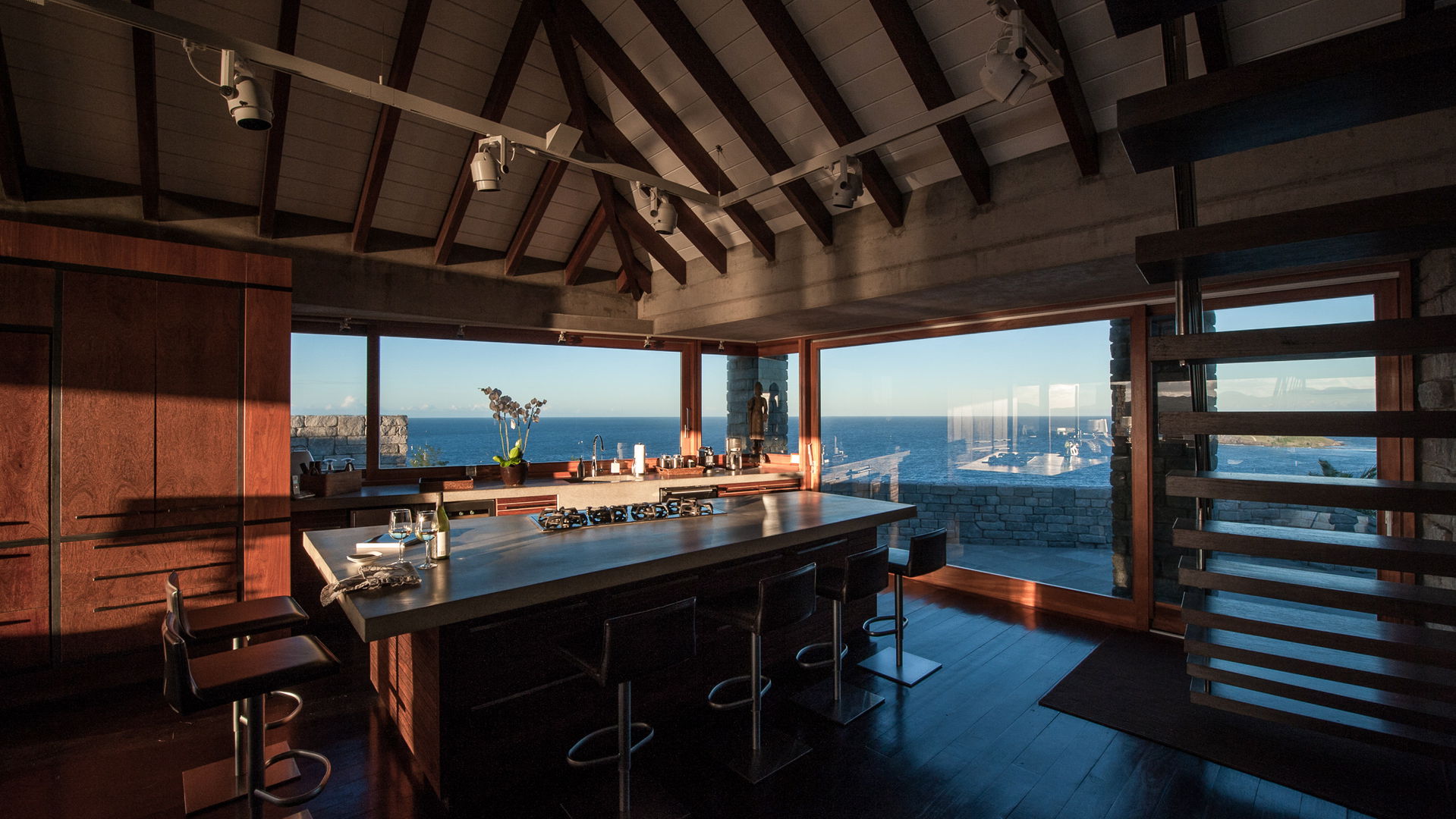 KITCHEN & DINING AREA