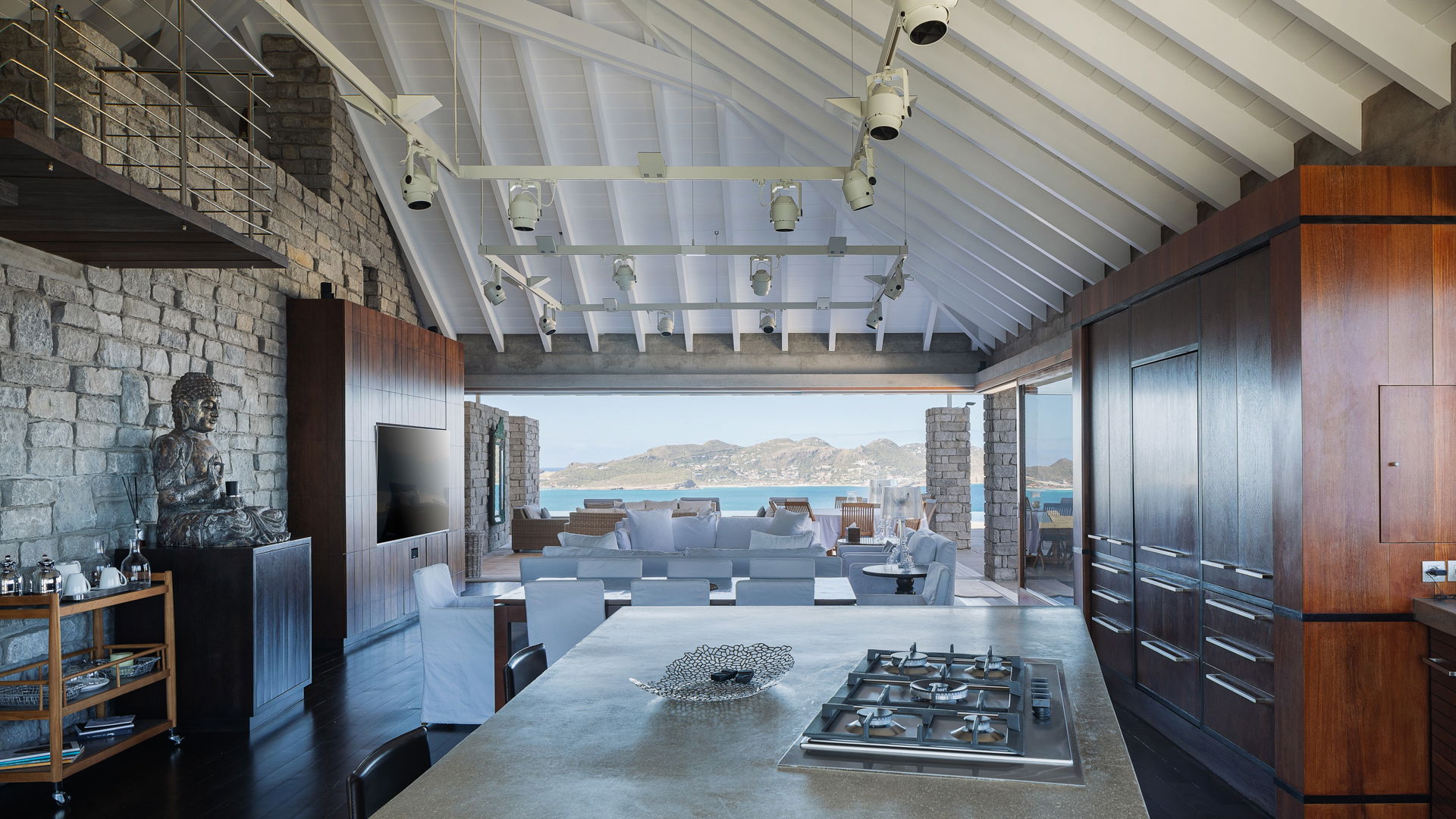 KITCHEN & DINING AREA