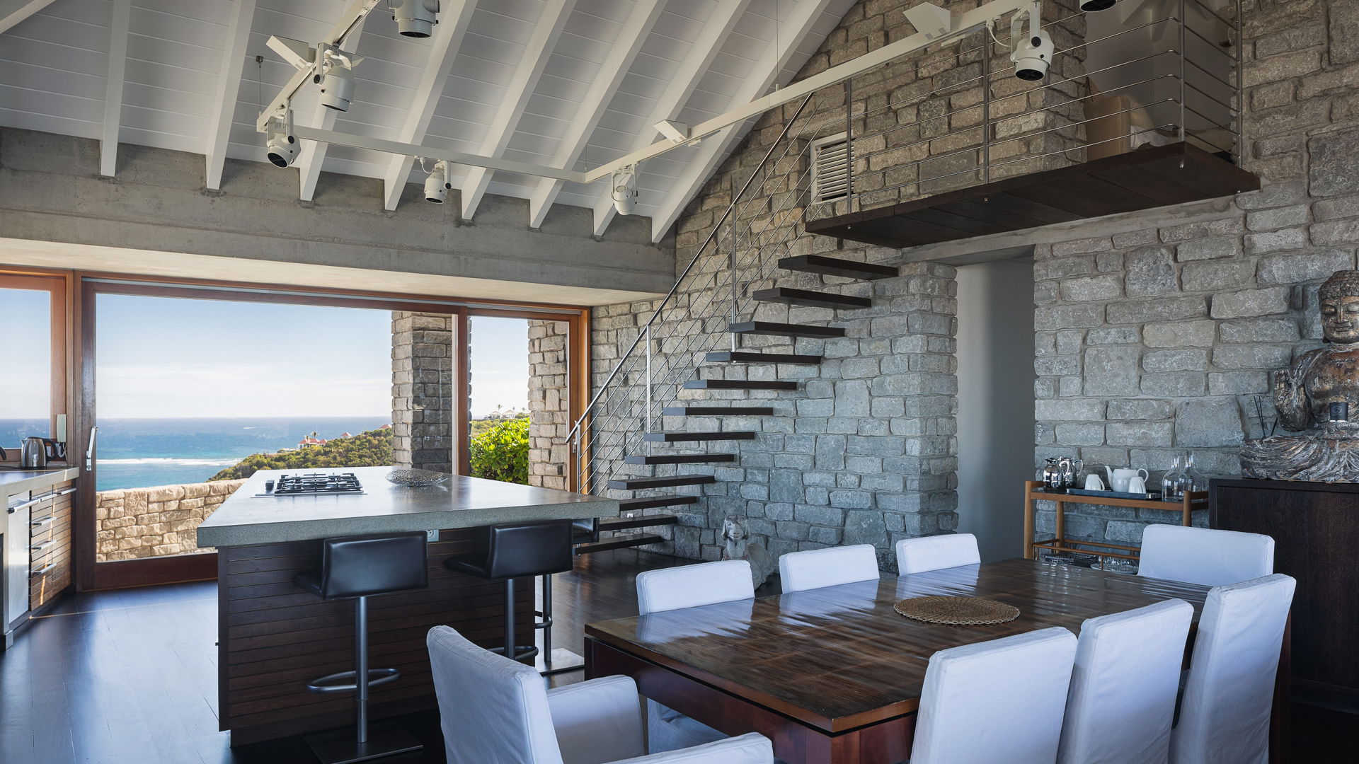KITCHEN & DINING AREA