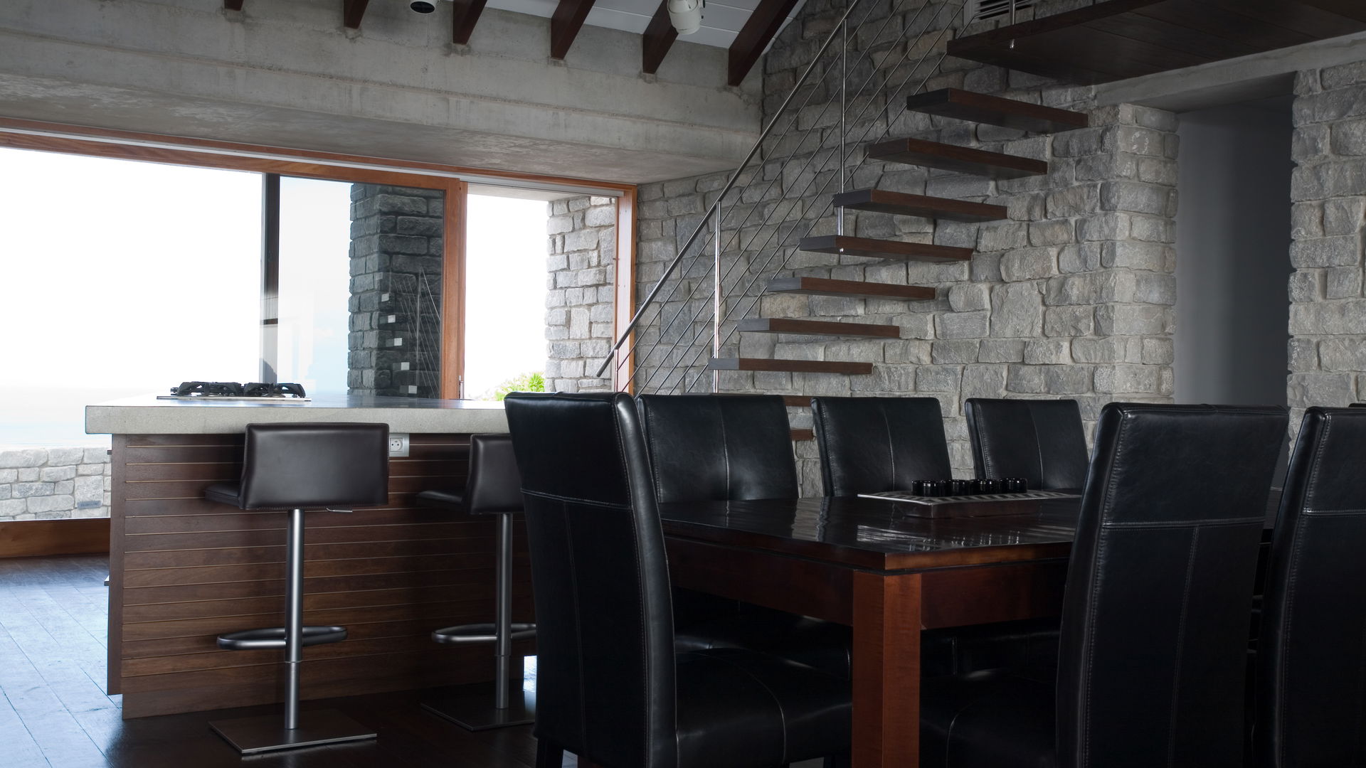 KITCHEN & DINING AREA