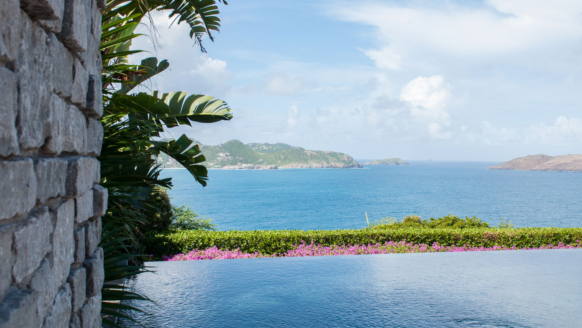 POOL & TERRACE