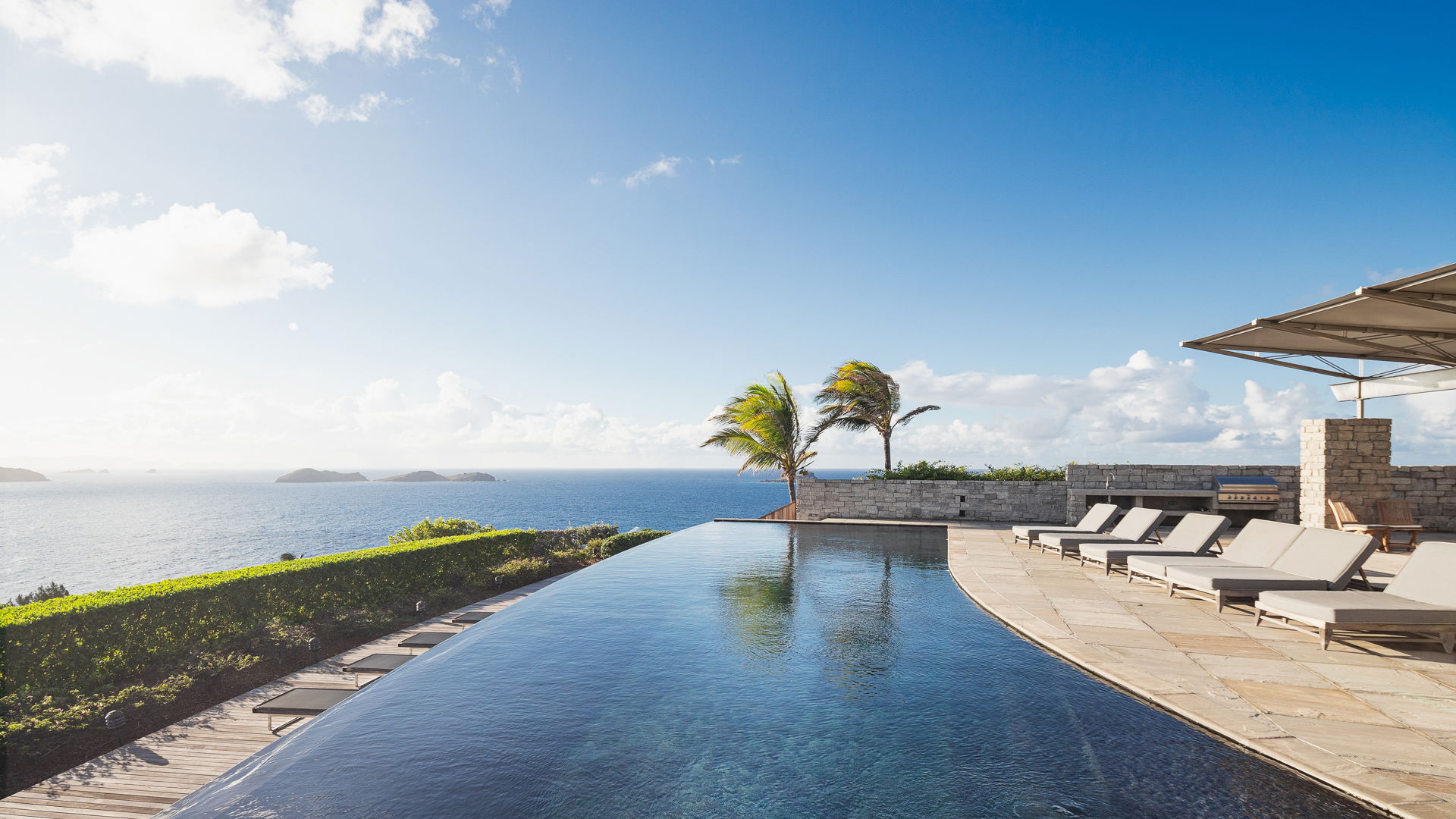 POOL & TERRACE