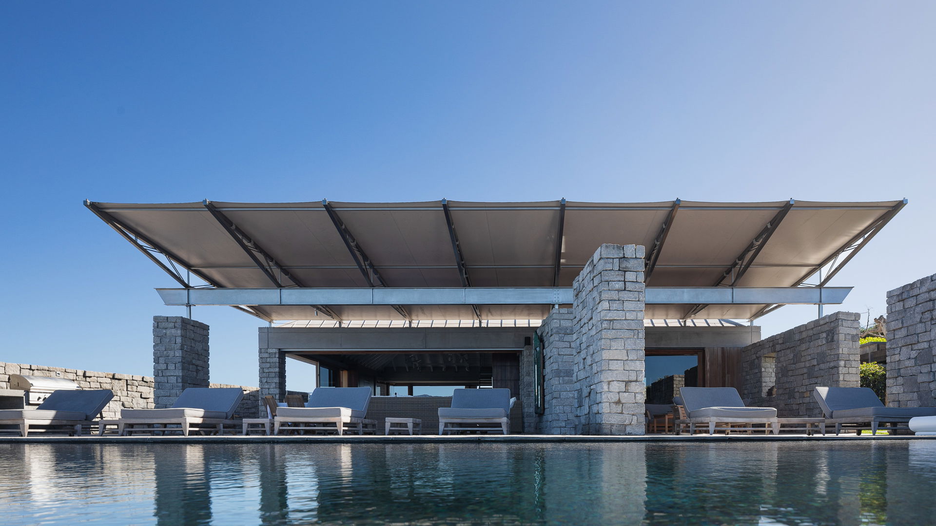 POOL & TERRACE