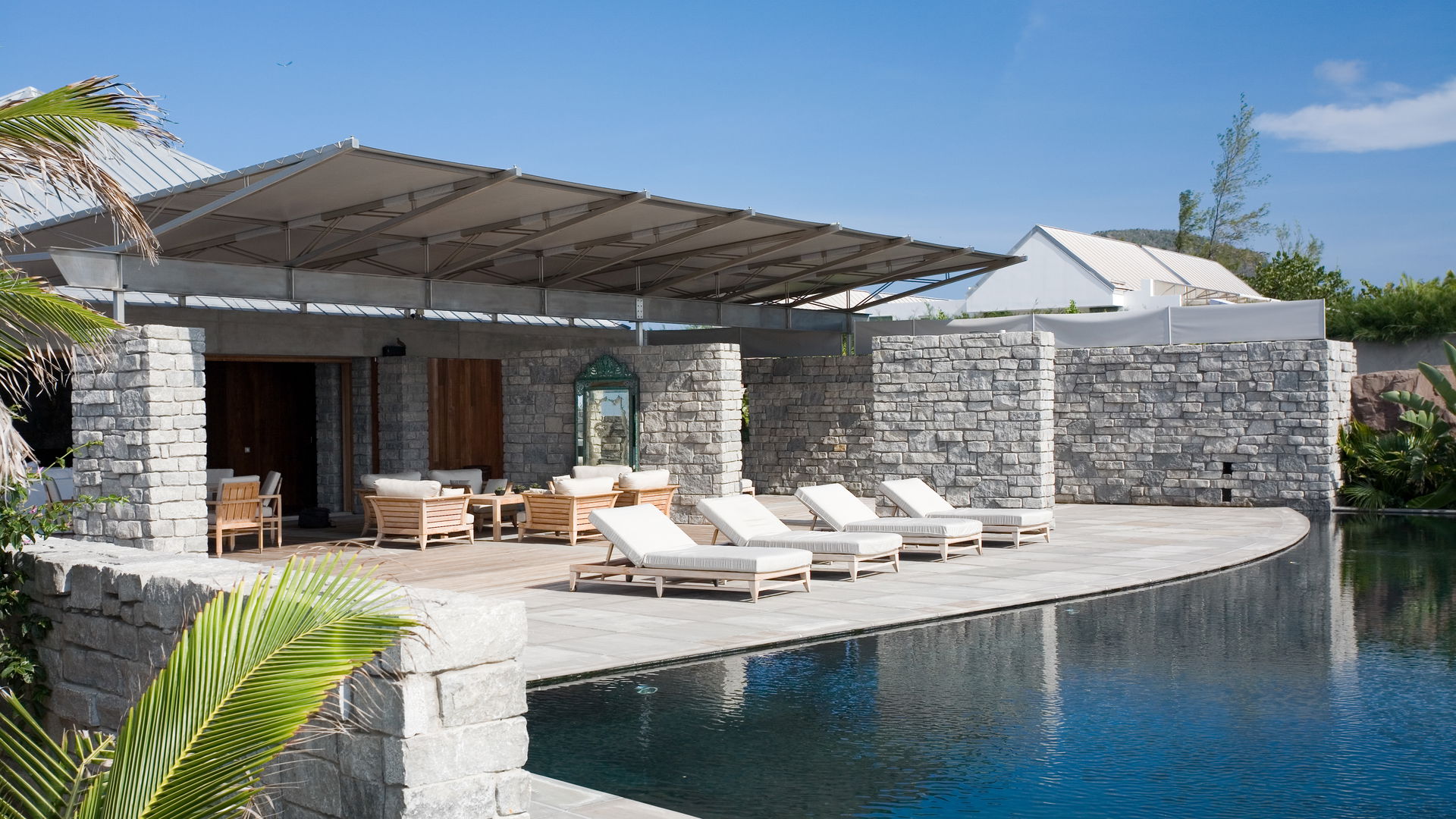 POOL & TERRACE