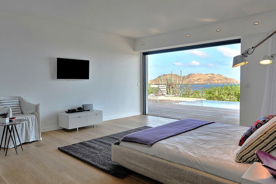 VILLA ERANOS BEDROOM1 2