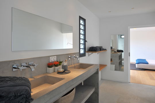 VILLA ERANOS BEDROOM2 3