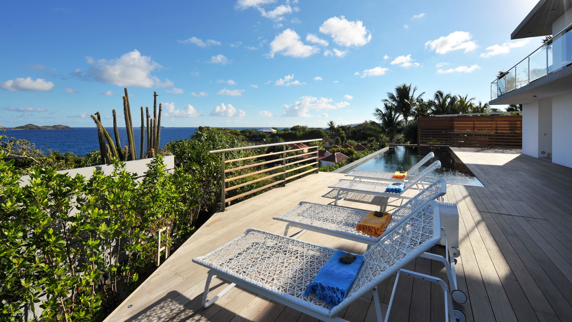 POOL & TERRACE