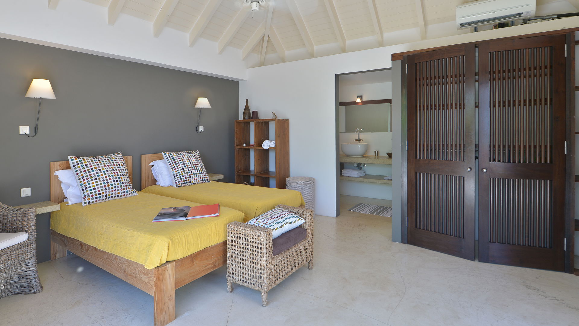 BEDROOM 2