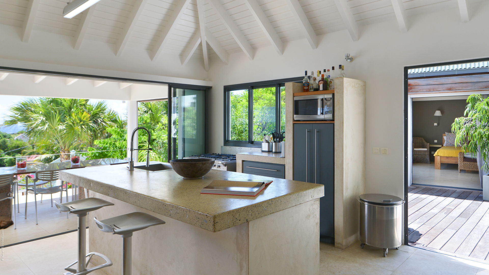 KITCHEN & DINING AREA