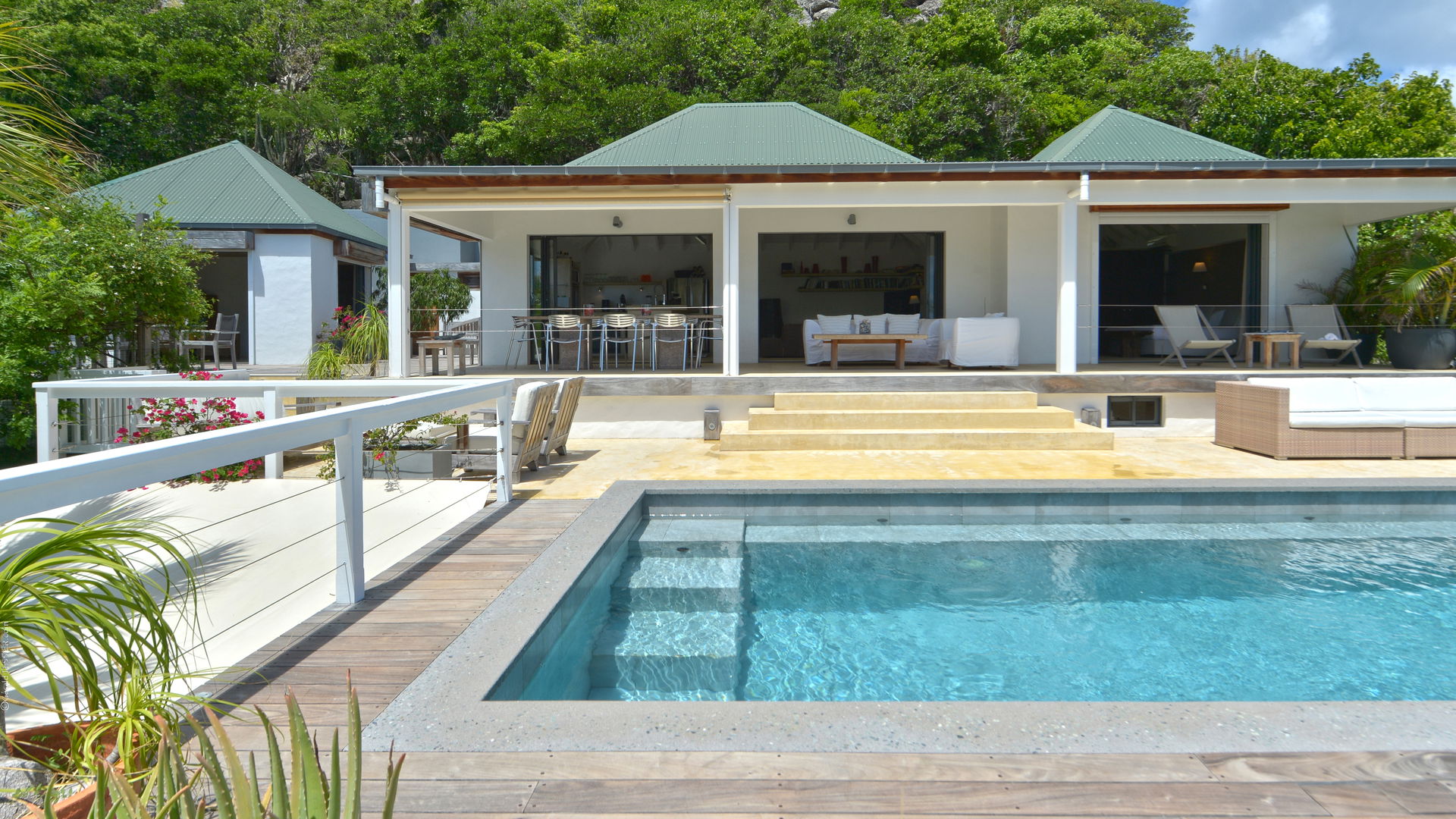 POOL & TERRACE