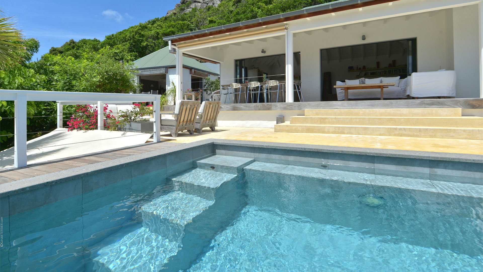 POOL & TERRACE