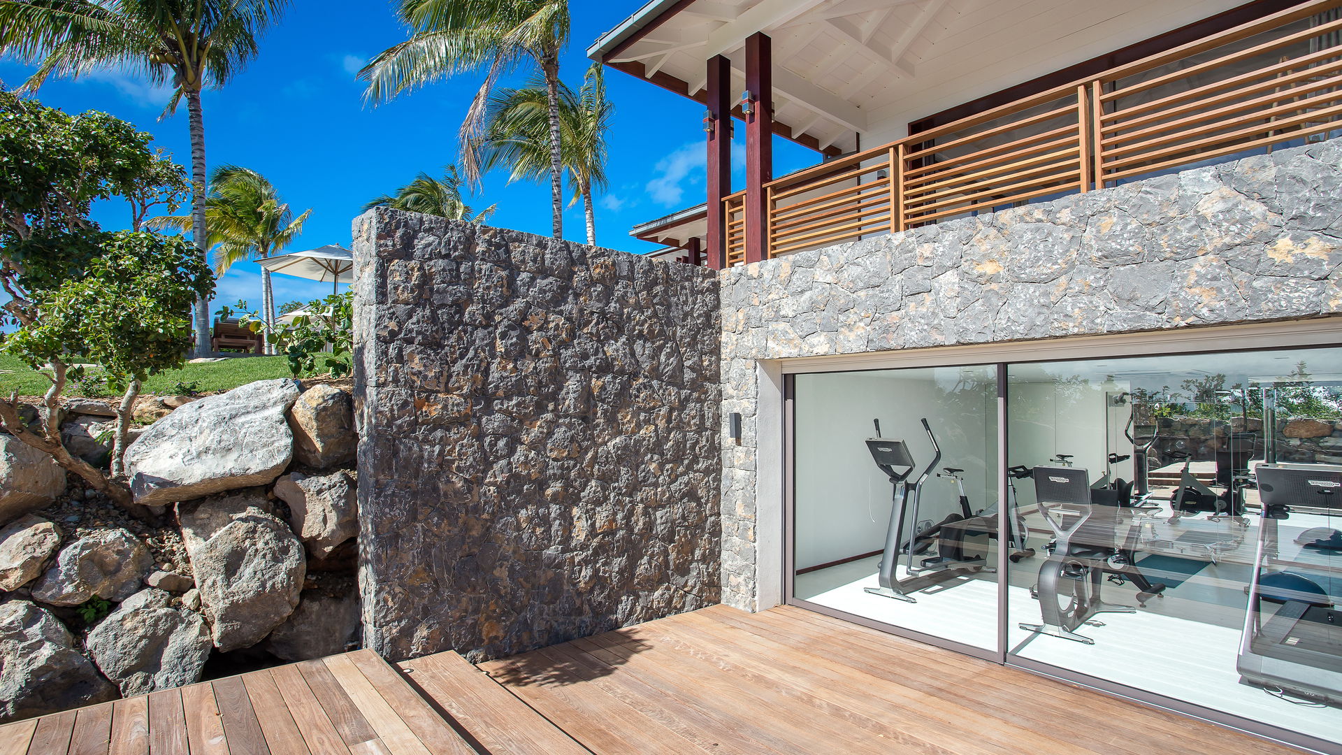 FITNESS AREA & TENNIS COURT