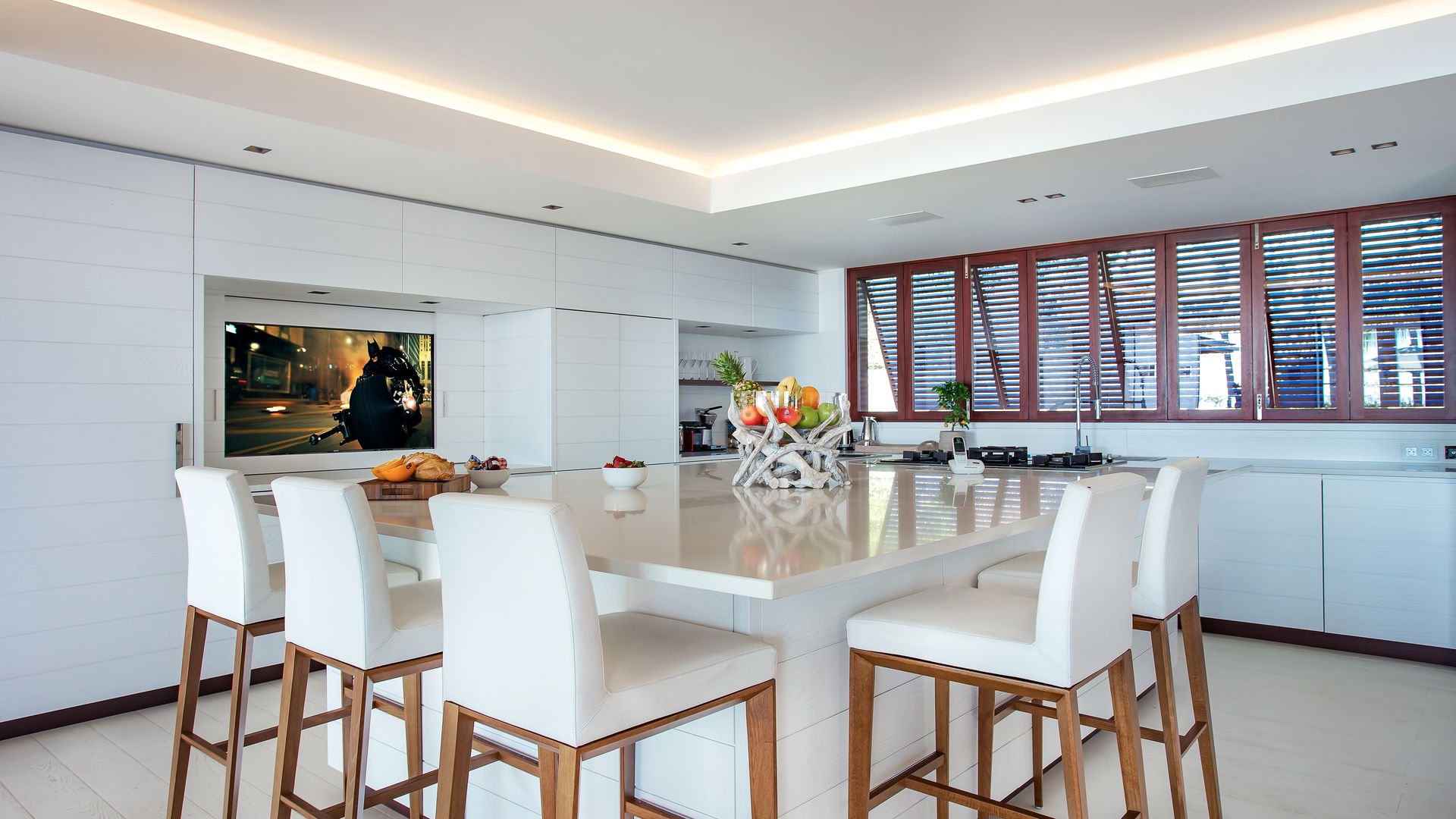 KITCHEN & DINING AREA