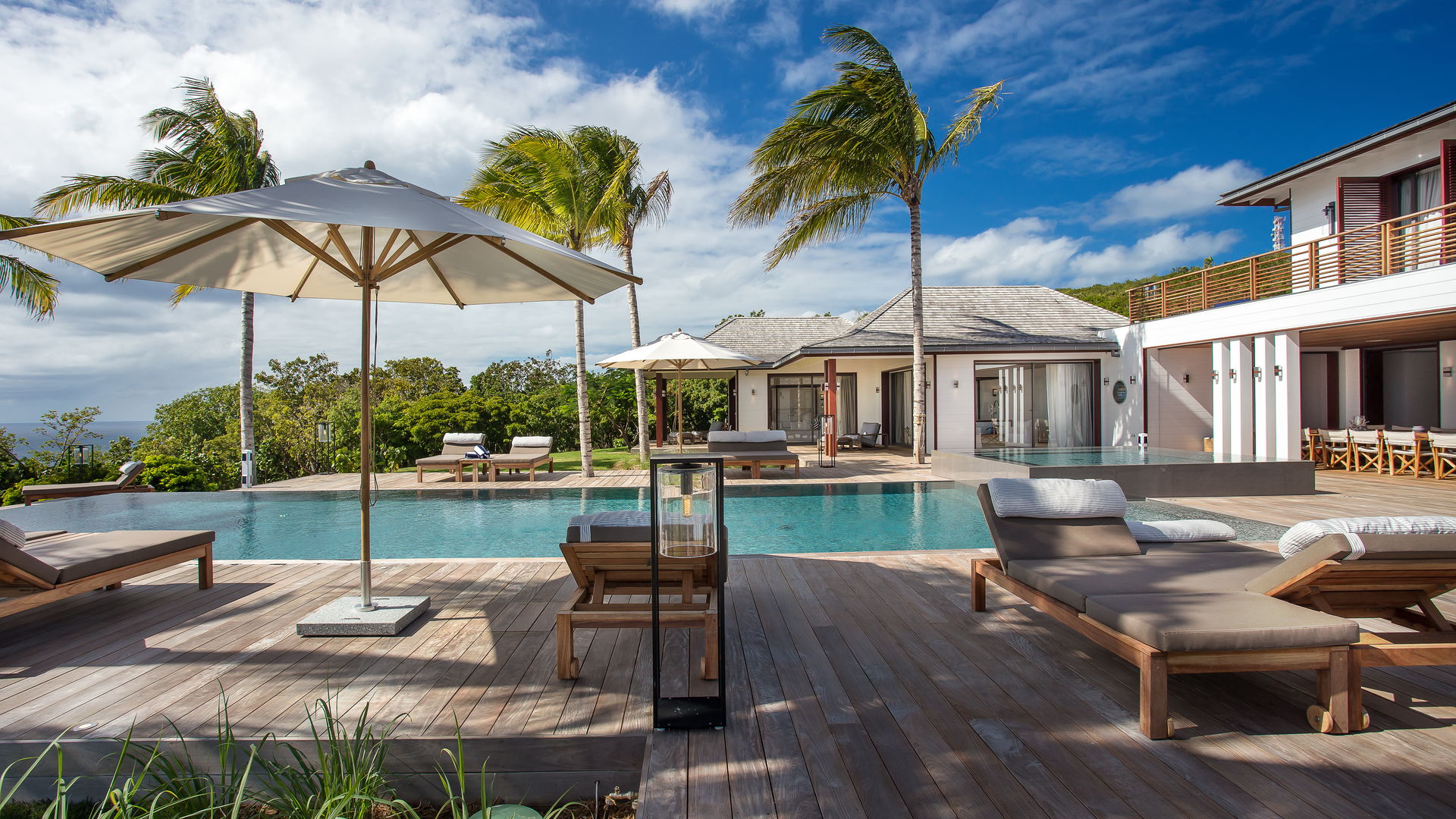 POOL & TERRACE