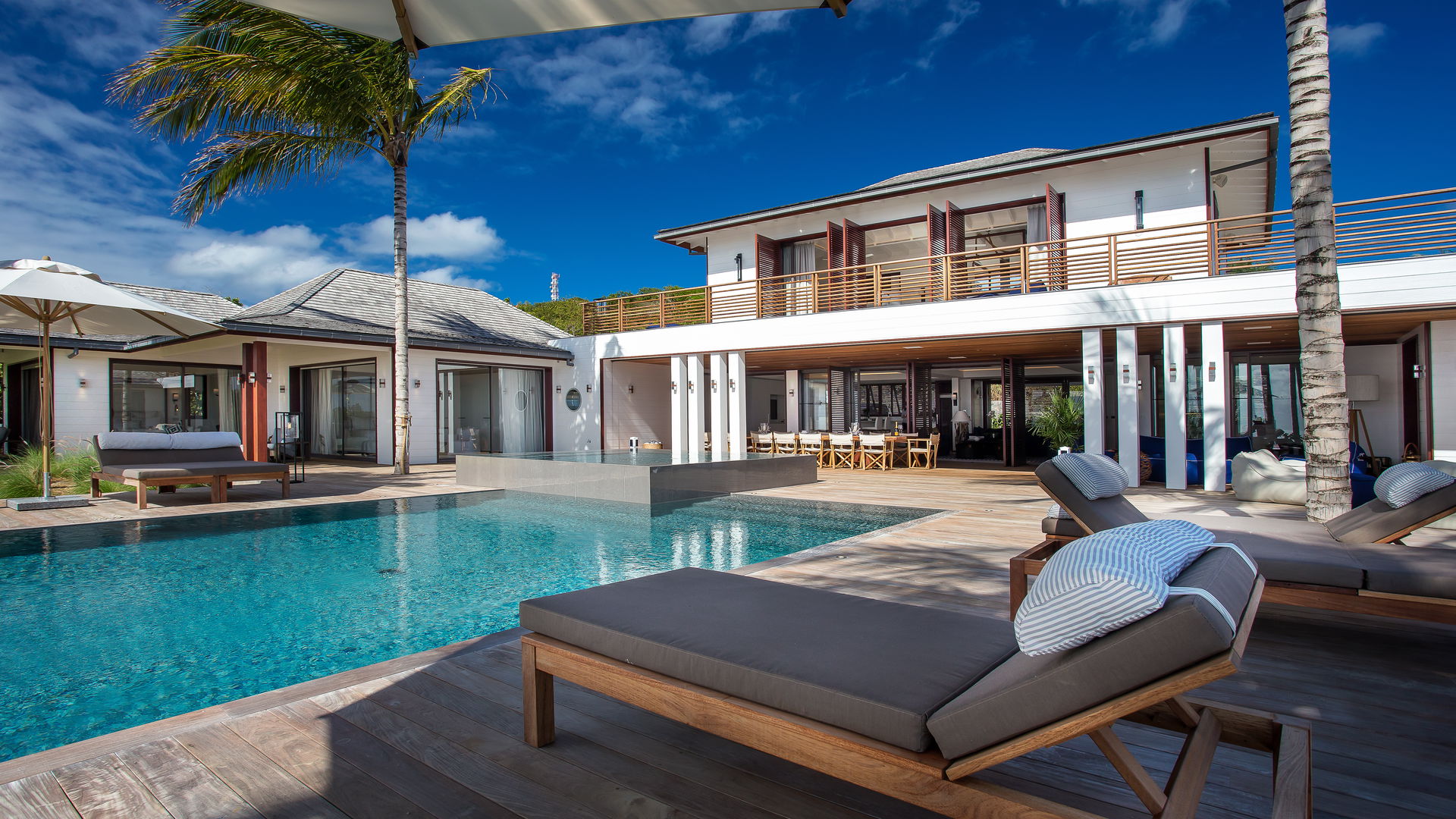 POOL & TERRACE