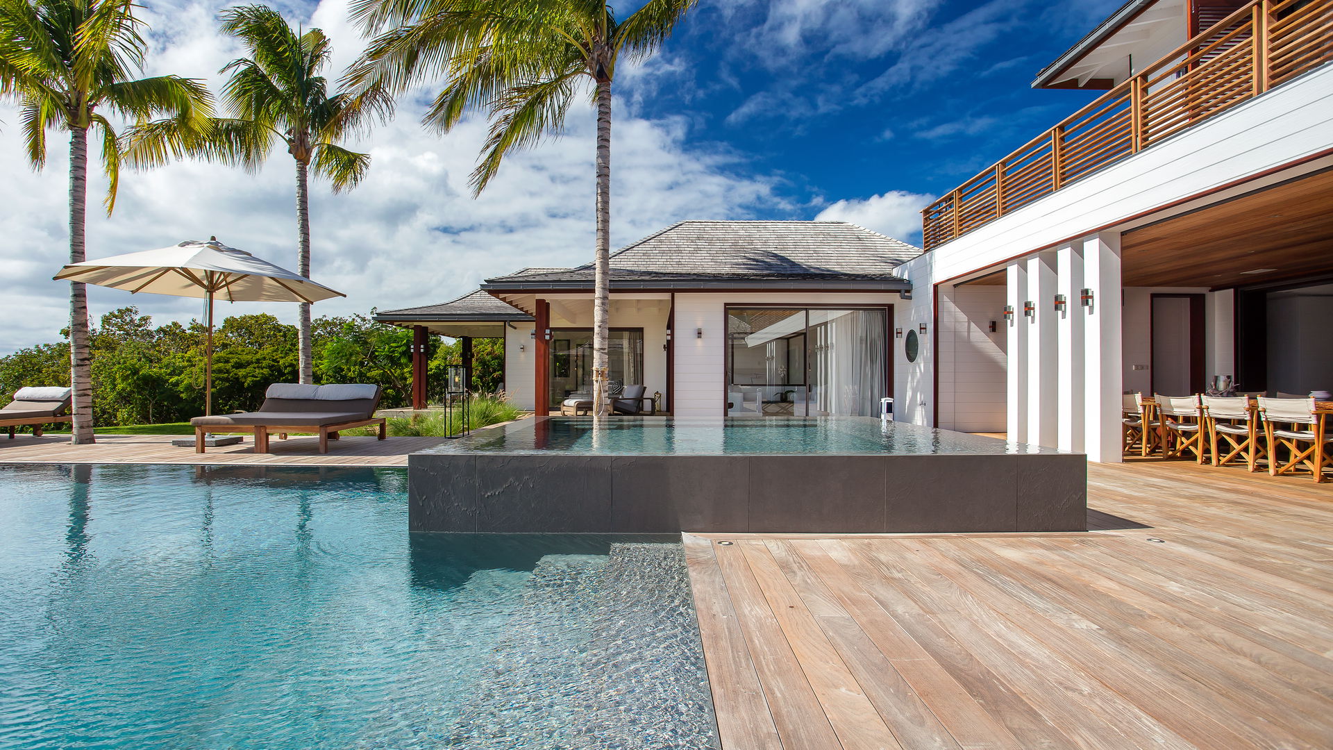 POOL & TERRACE