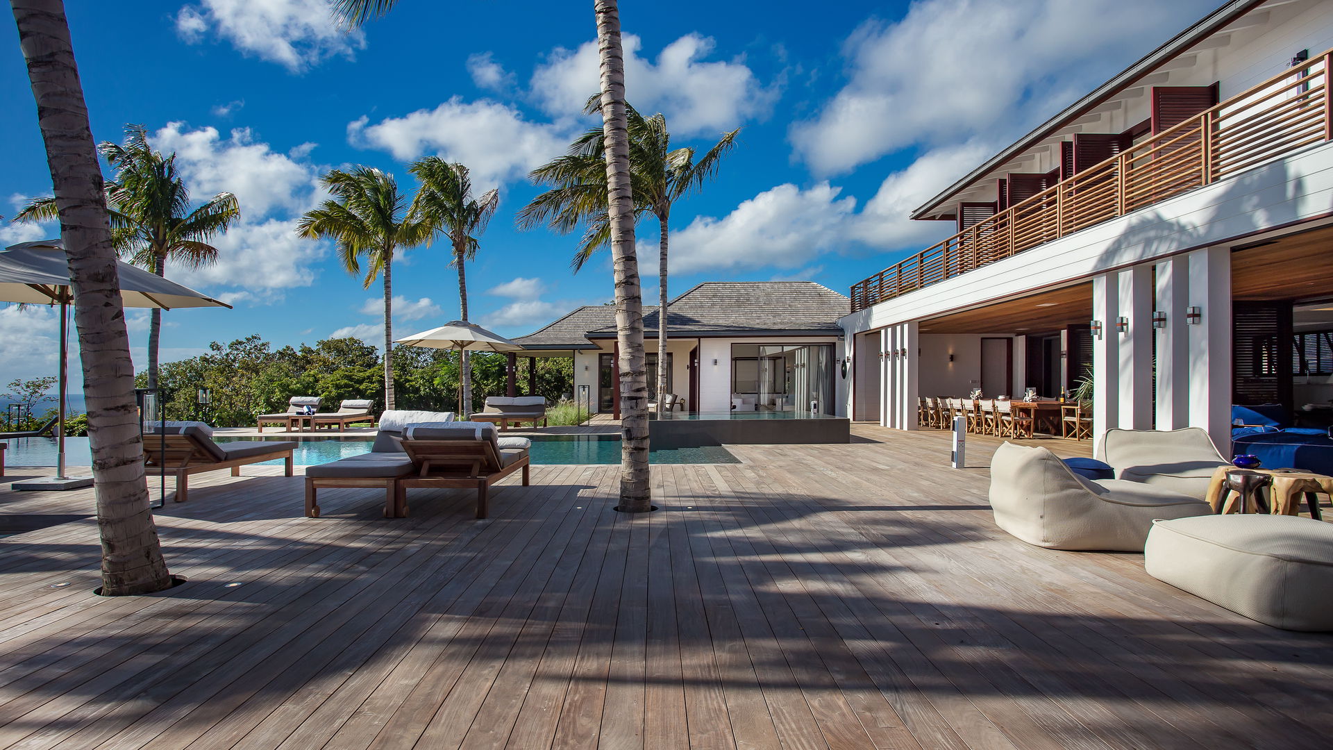 POOL & TERRACE