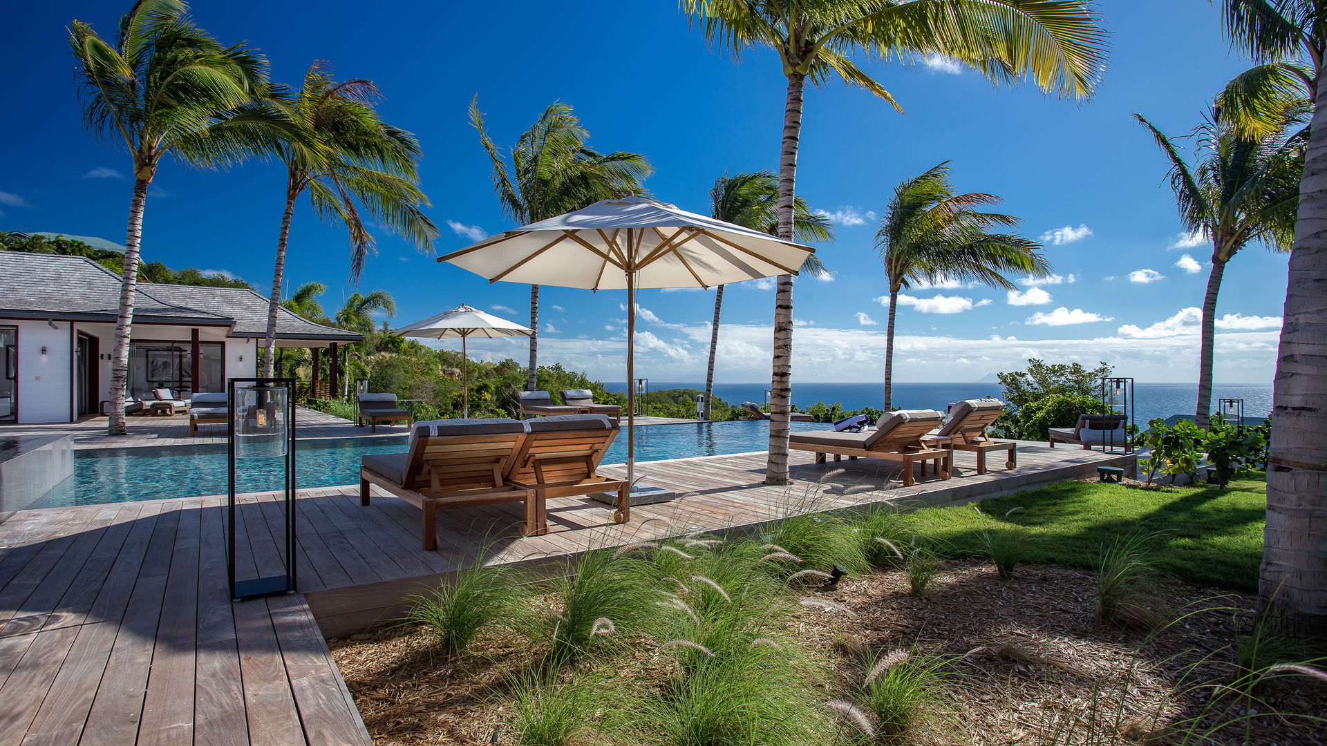 POOL & TERRACE