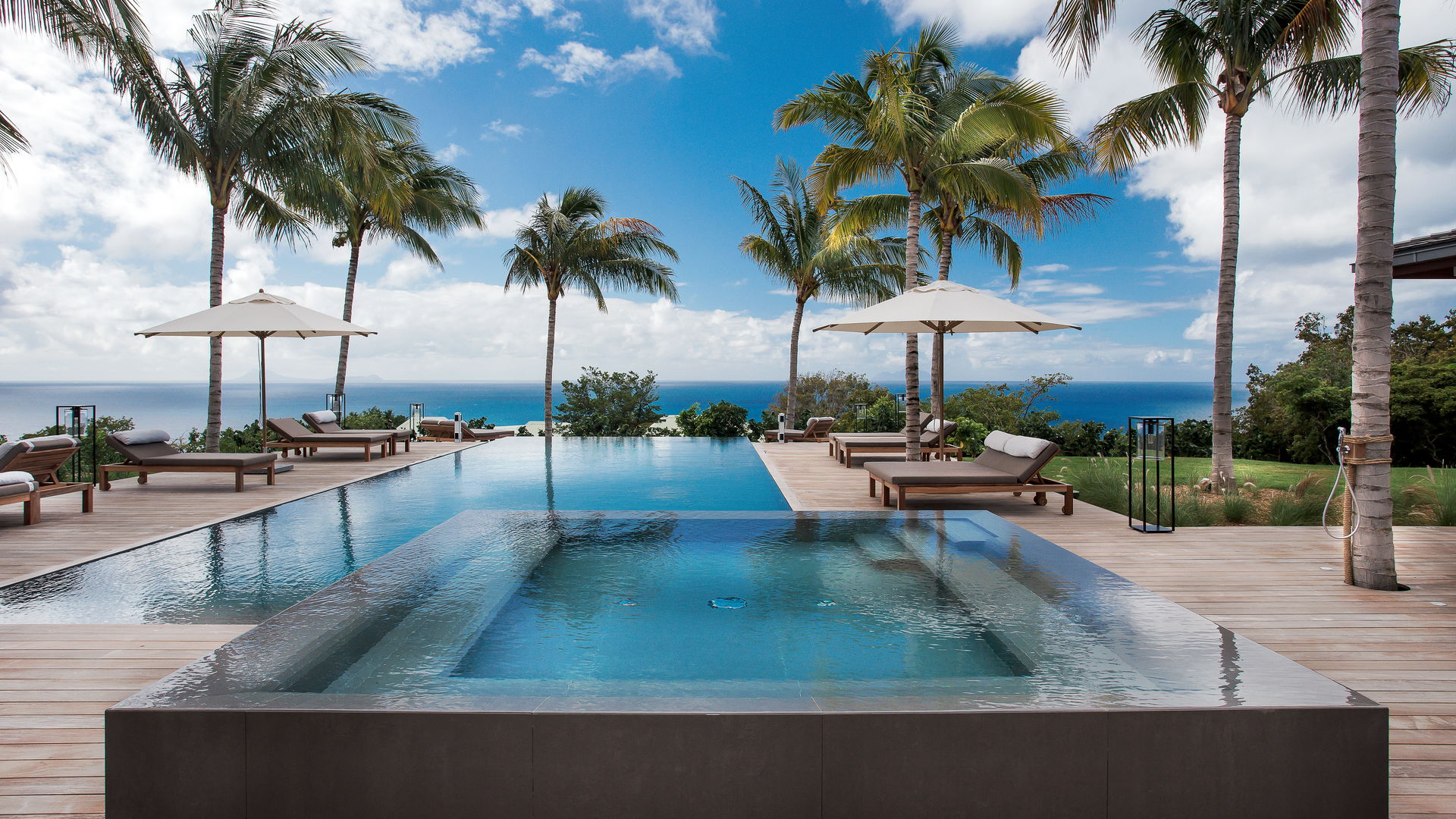 POOL & TERRACE