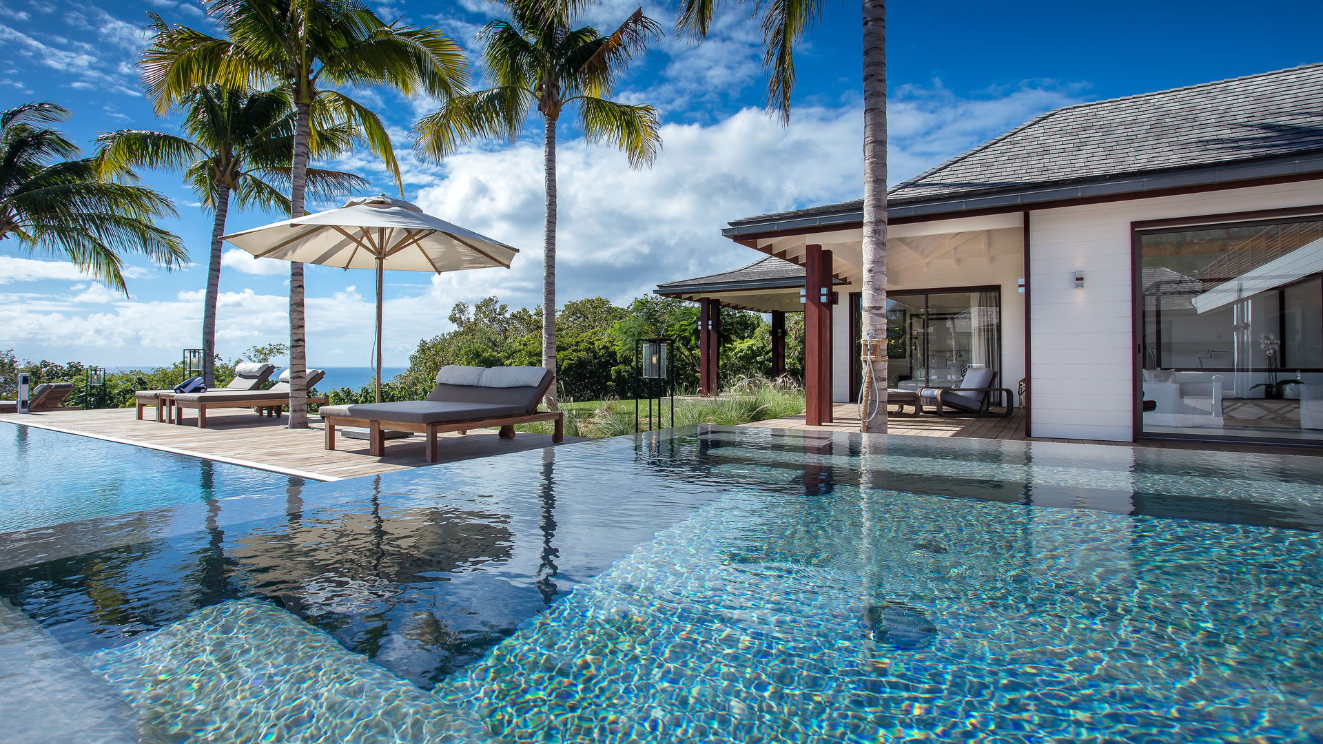 POOL & TERRACE