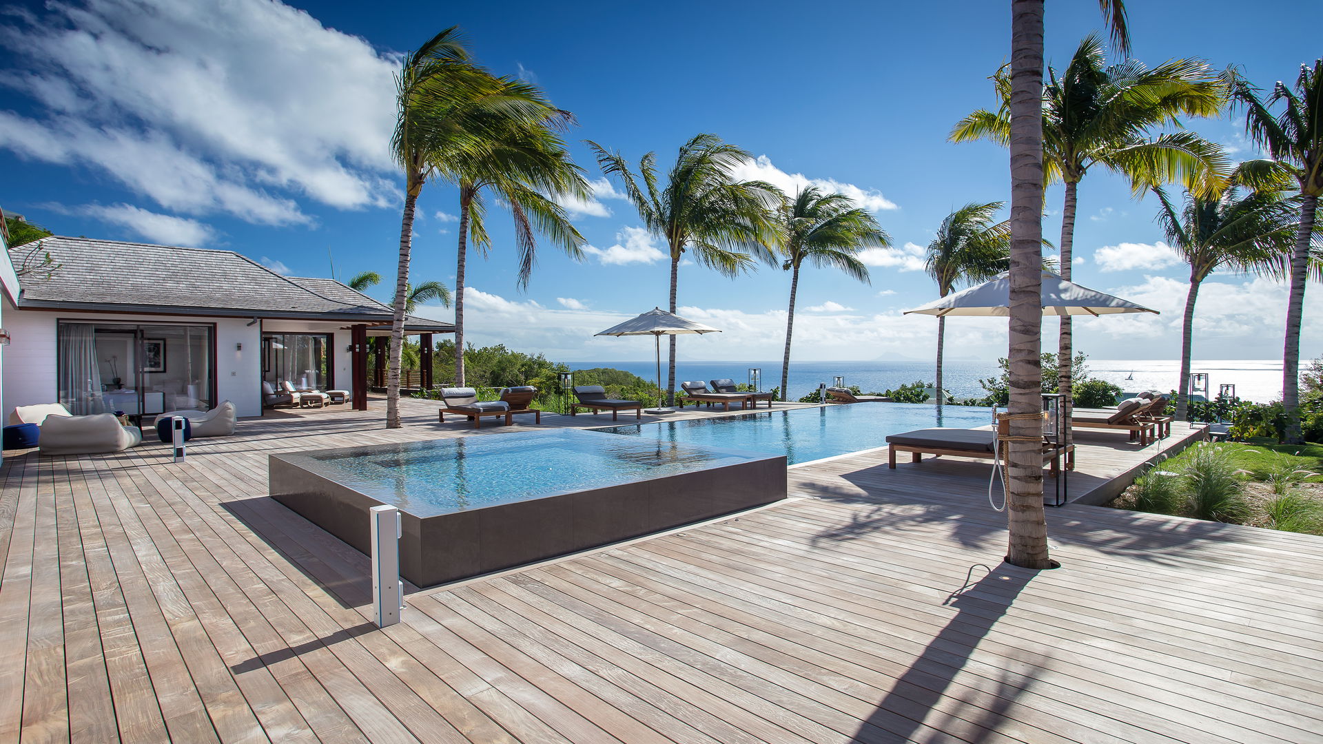 POOL & TERRACE