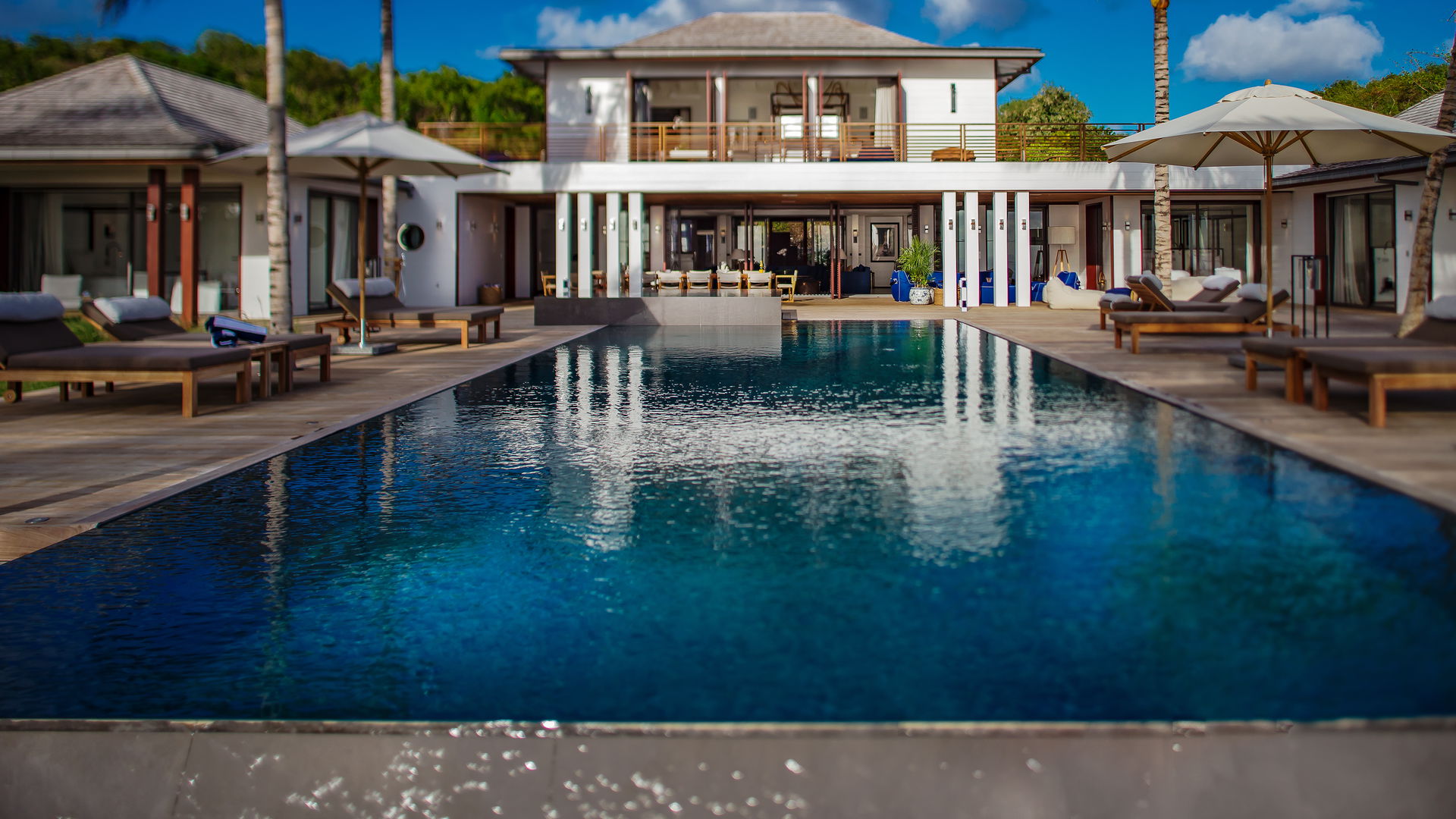 POOL & TERRACE