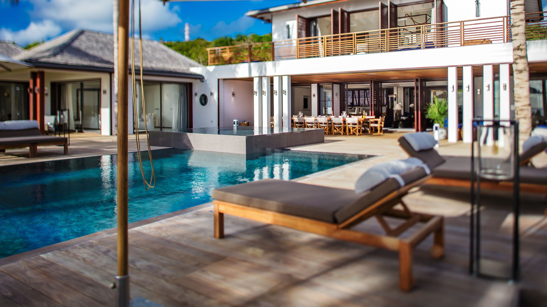 POOL & TERRACE