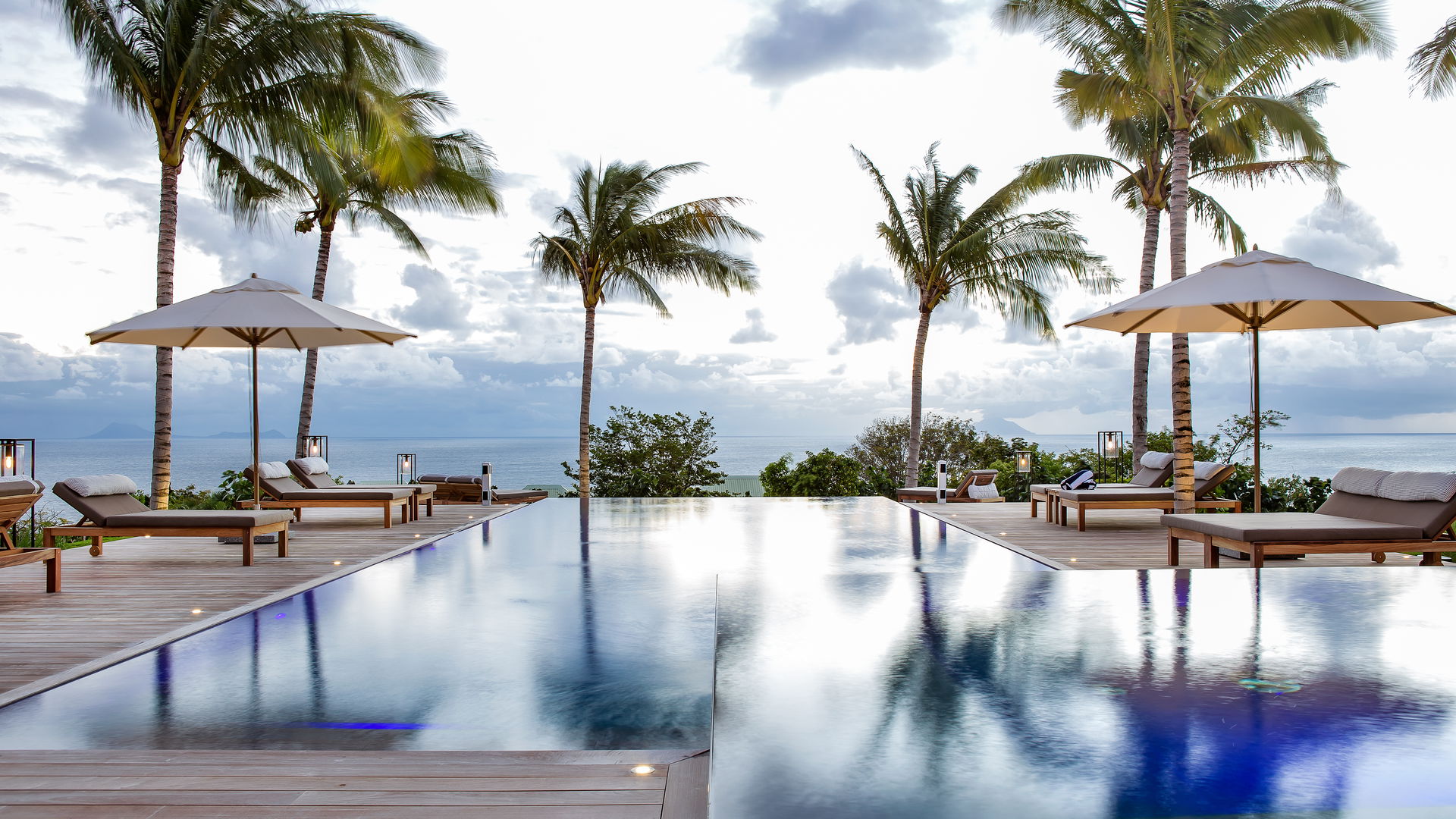 POOL & TERRACE