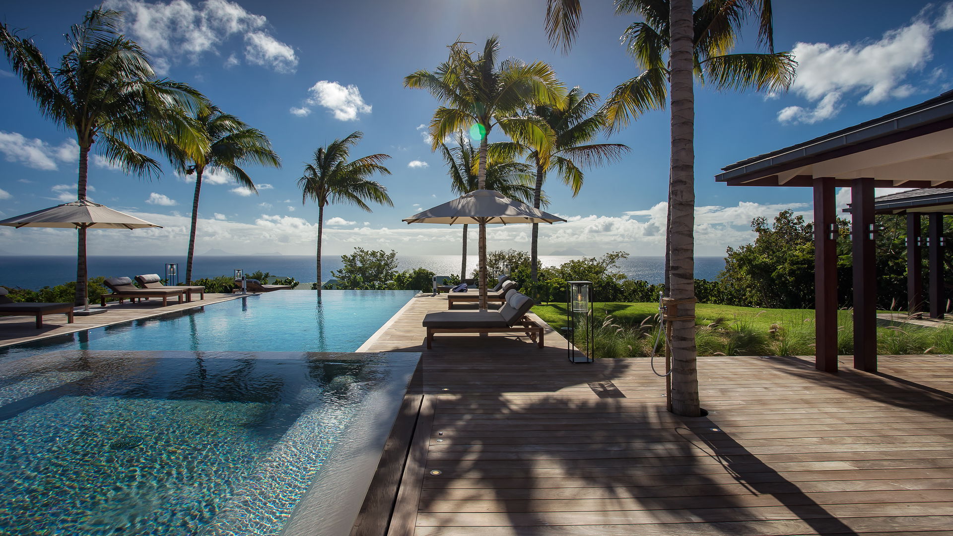 POOL & TERRACE