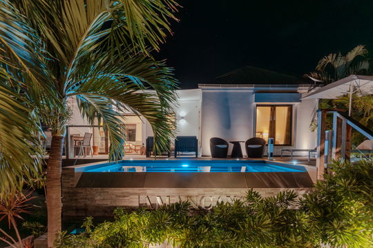 VILLA COZY AMANCAYA BY NIGHT 6