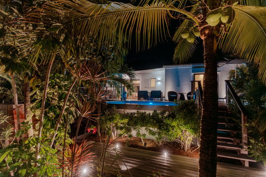 VILLA COZY AMANCAYA BY NIGHT 9