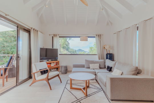 VILLA COZY AMANCAYA LIVING AREA & KITCHEN 1