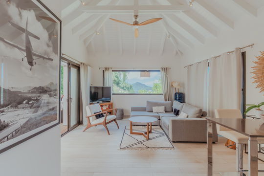 VILLA COZY AMANCAYA LIVING AREA & KITCHEN 2