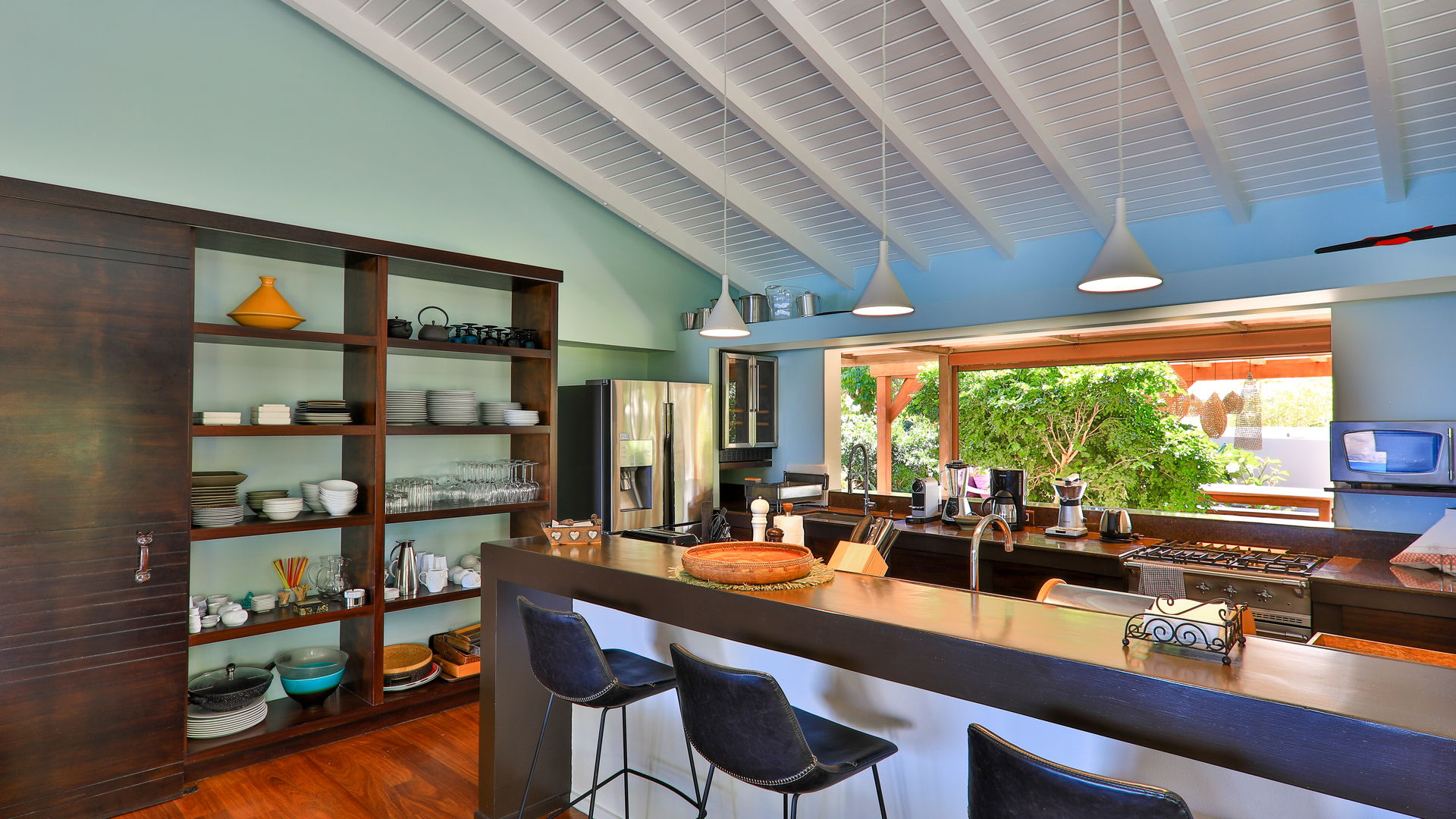KITCHEN & DINING AREA