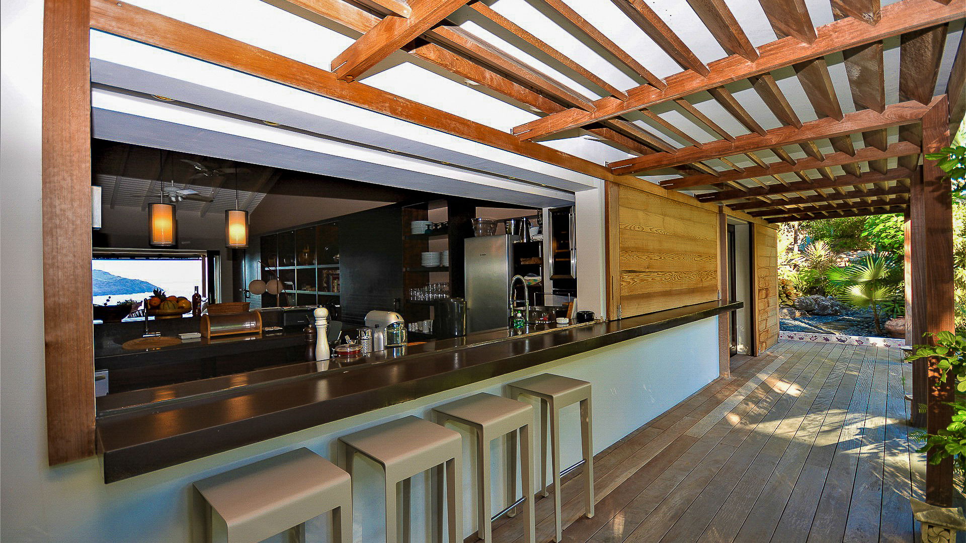 KITCHEN & DINING AREA
