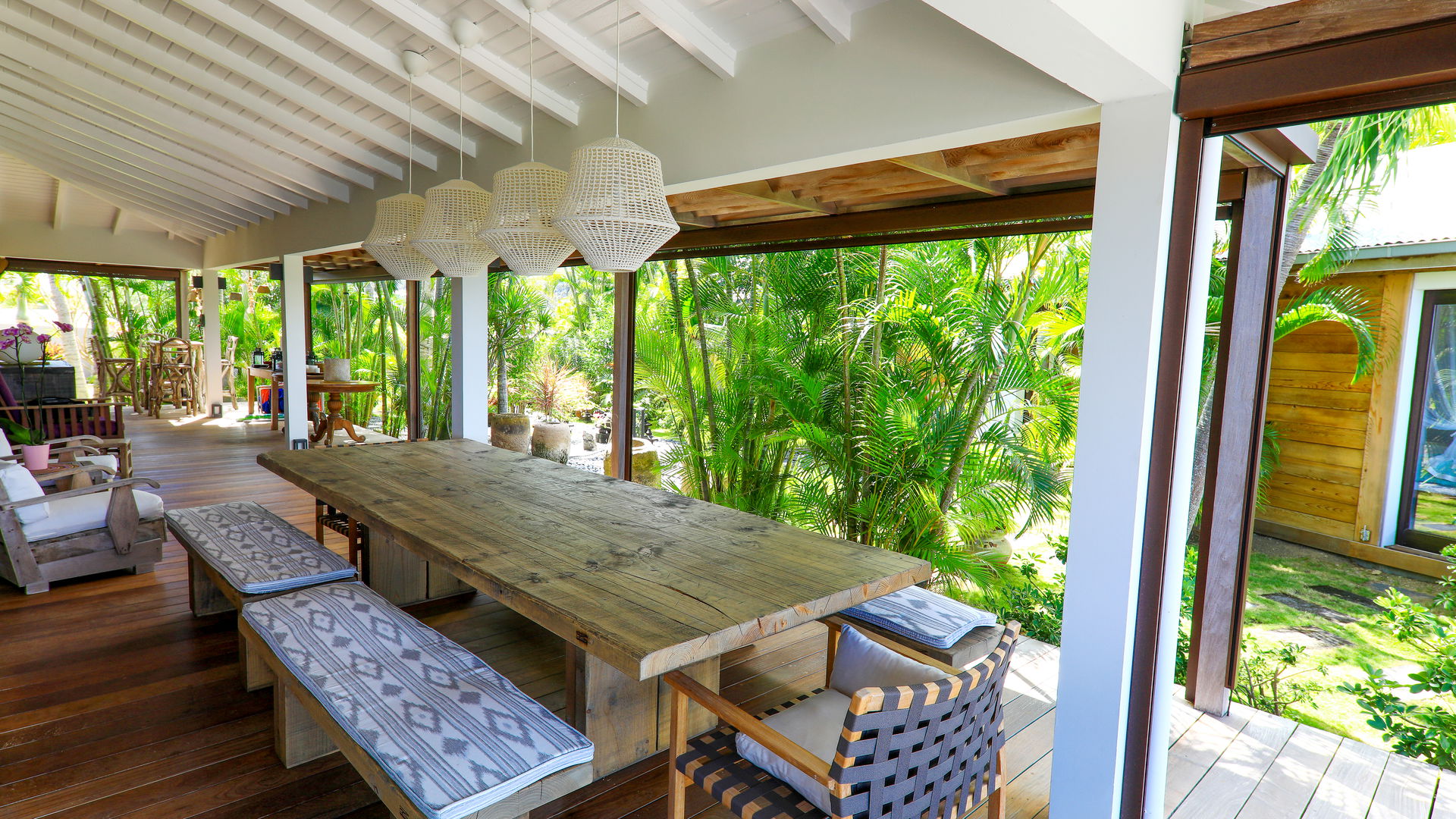KITCHEN & DINING AREA