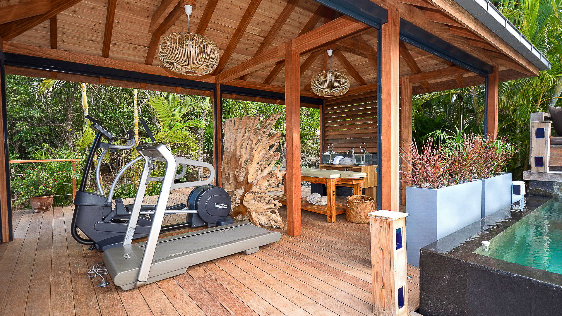 MASSAGE & FITNESS AREAS