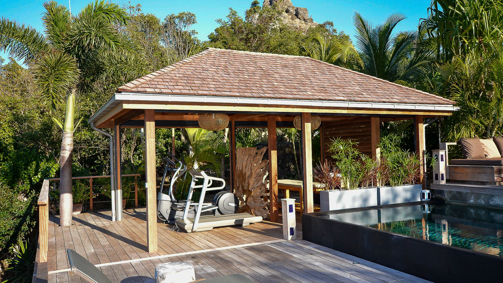 MASSAGE & FITNESS AREAS
