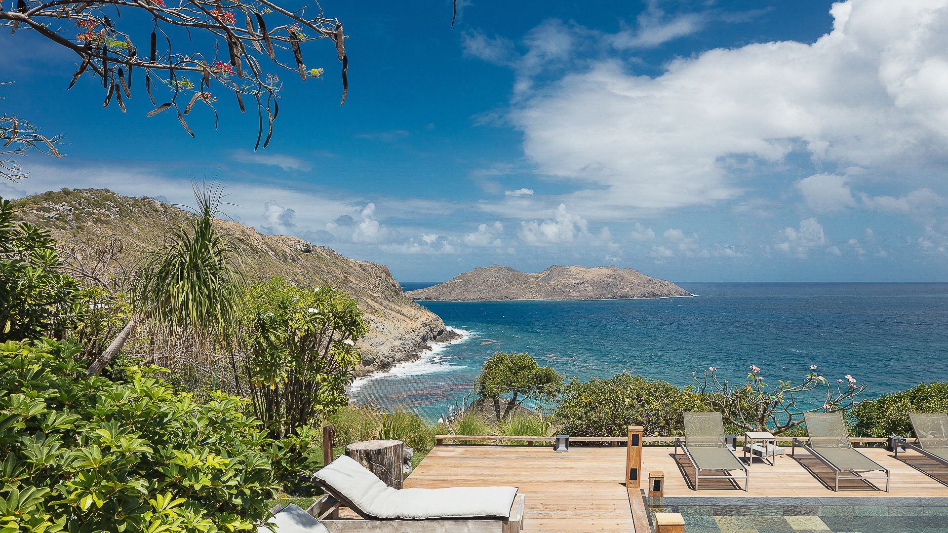 POOL & TERRACE