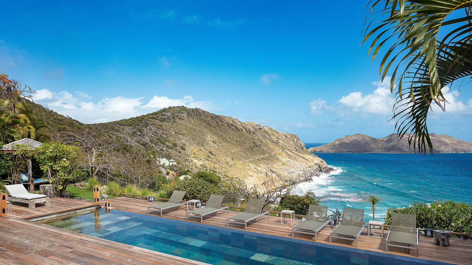 POOL & TERRACE