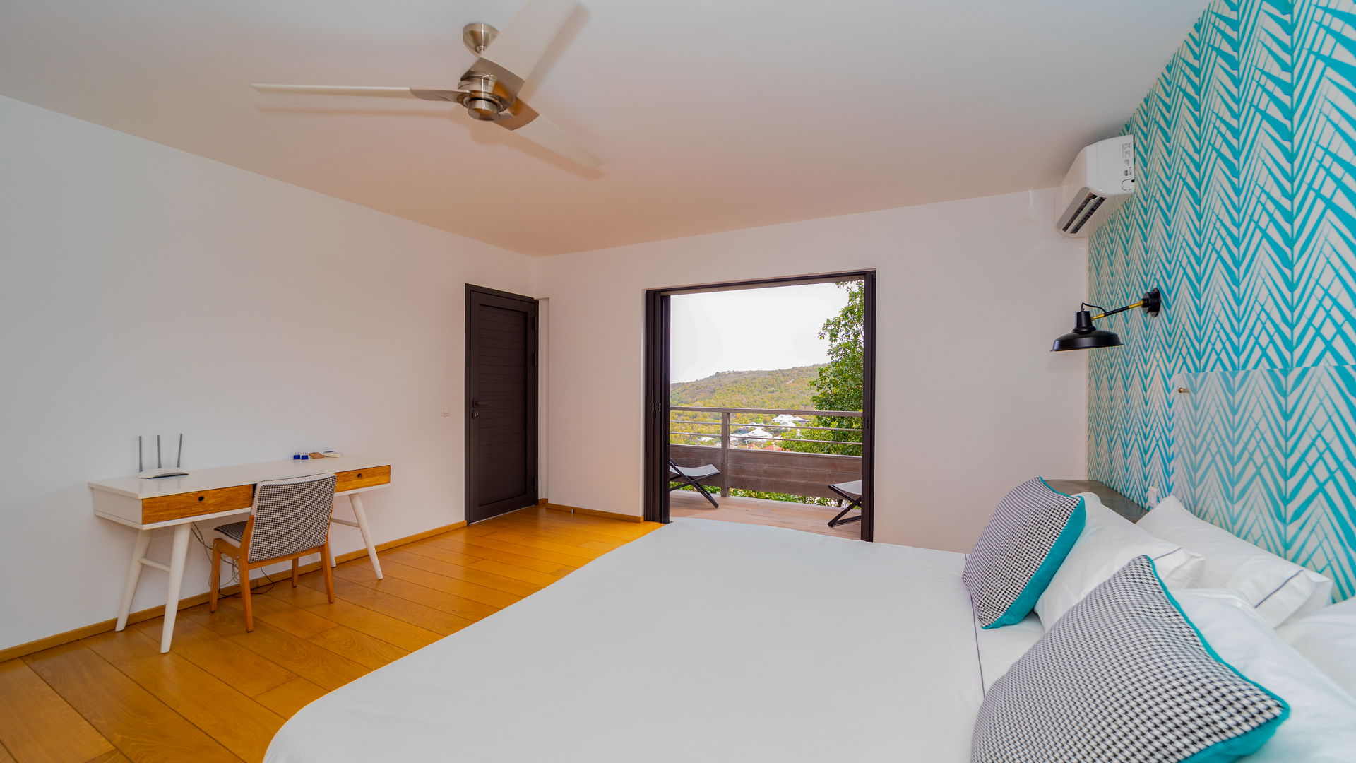 BEDROOM 2