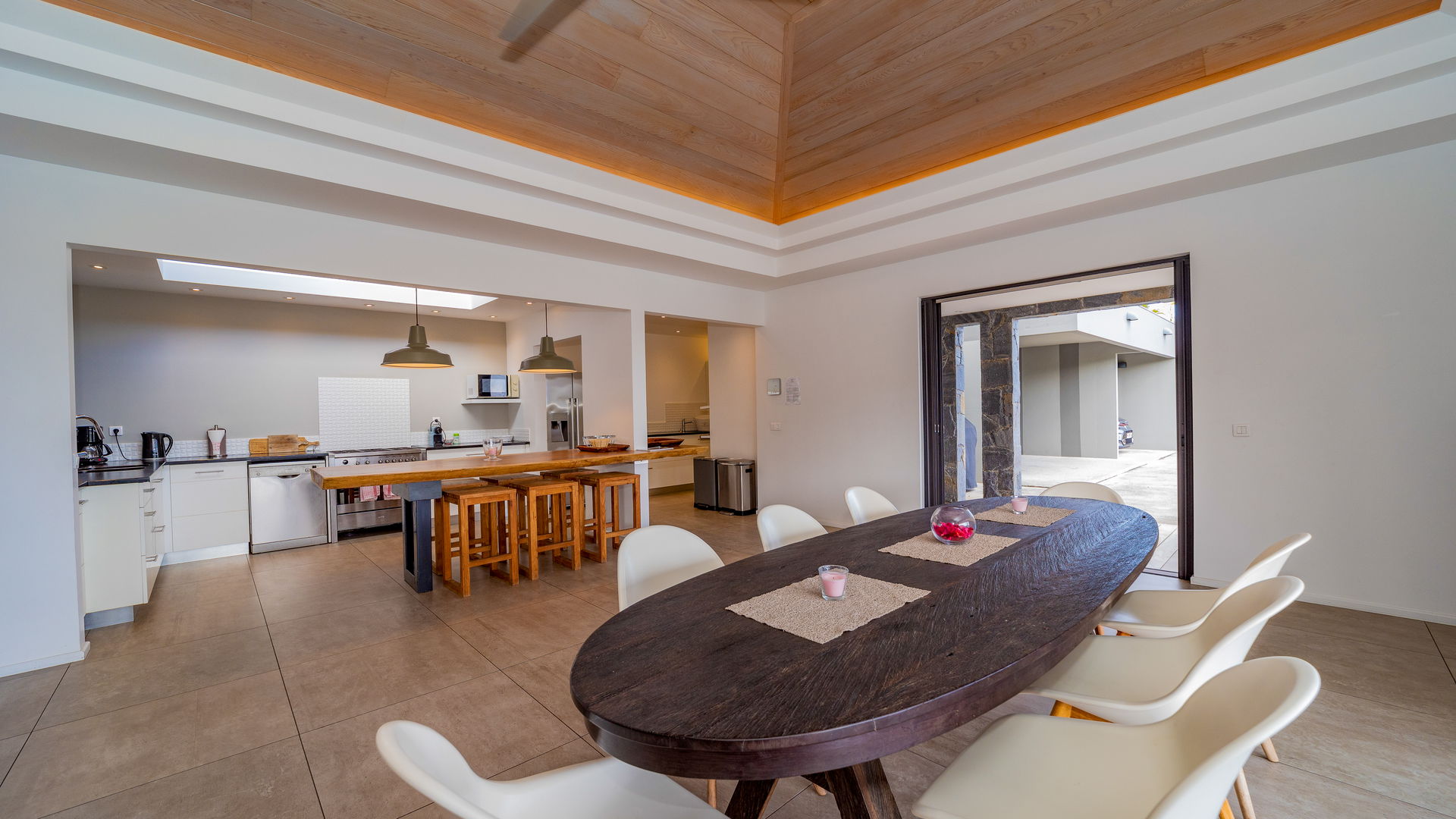 KITCHEN & DINING AREA