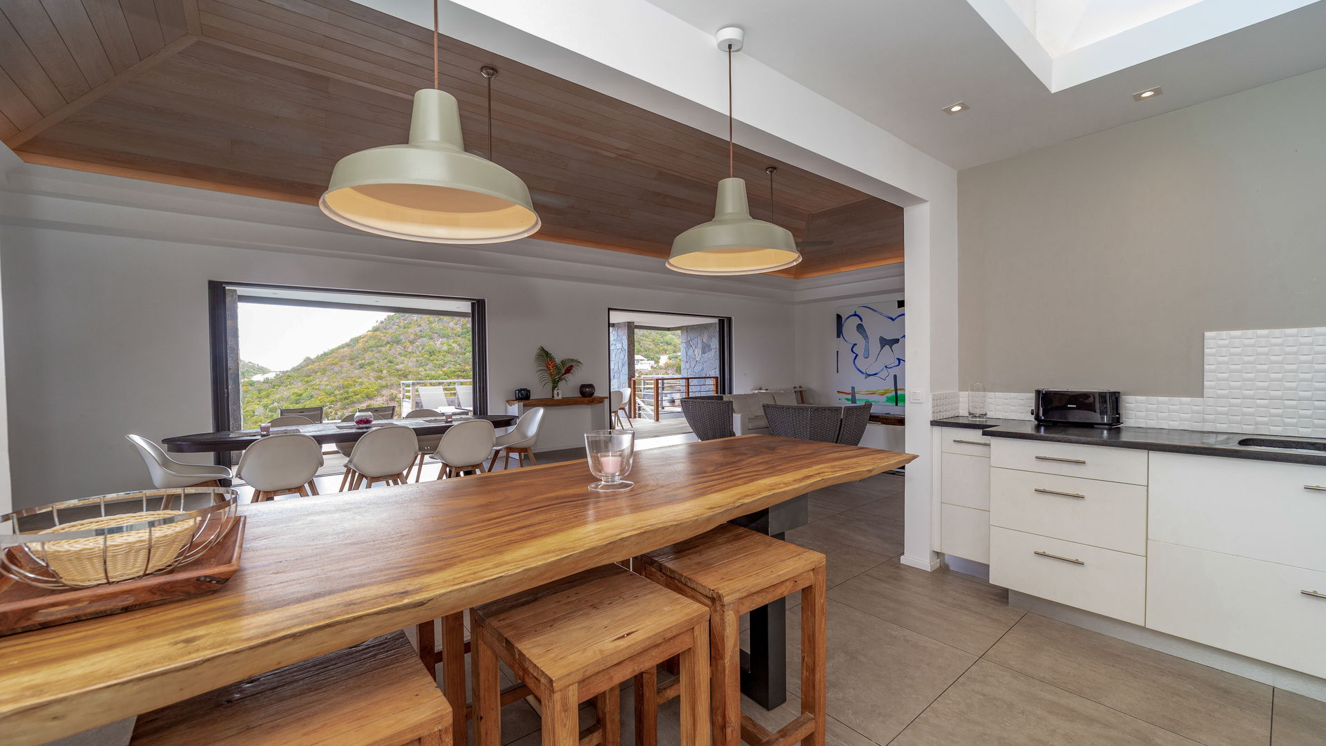 KITCHEN & DINING AREA
