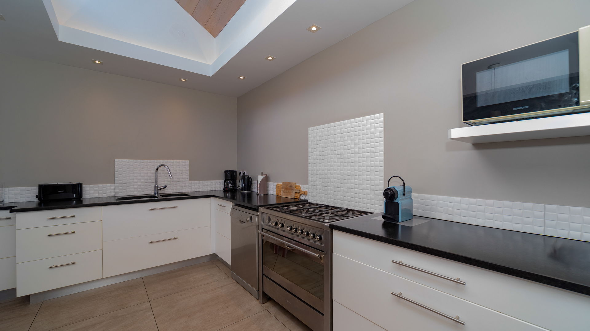 KITCHEN & DINING AREA